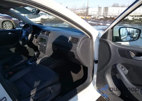 2014 Volkswagen Jetta 1.8T Se from USA, damaged, VIN 3VWD17AJXEM240558